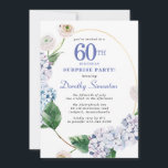 Convites Hydrangea Rosa 60º Aniversário do Partido Surpresa<br><div class="desc">Flores de hydrangea azuis e flores de rosa escamas decoram uma estrutura oval dourada. Uma botânica moderna,  aberta e arejada.</div>