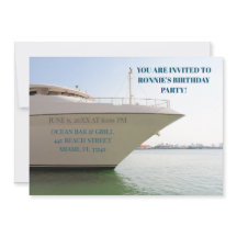 Iate branco no 60º aniversário do barco