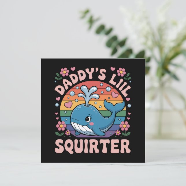 Convites Inappropriate Daddy's Lil Squirter Embarrassing (Em pé/Frente)