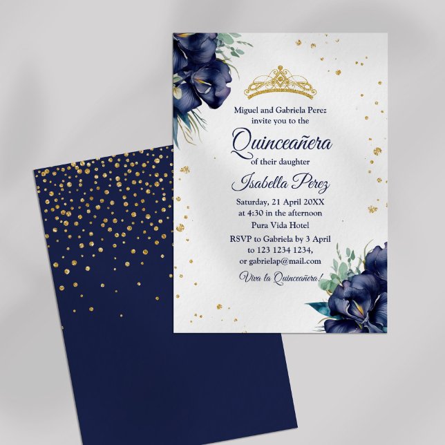 Convites Íris Azul Marinho e Tiara de Brilho Quinceanera (Navy Blue Iris and Glitter Tiara Quinceanera Invitation on off-white background.)