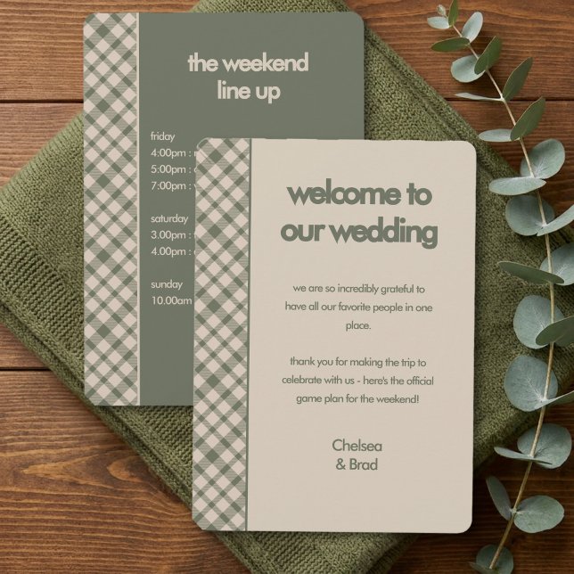 Convites Itinerário de Fim de Semana de Casamento Xadrez Ve (Program or Weekend Itinerary from the Sage Green Retro Plaid Wedding Collection by Darling & May)