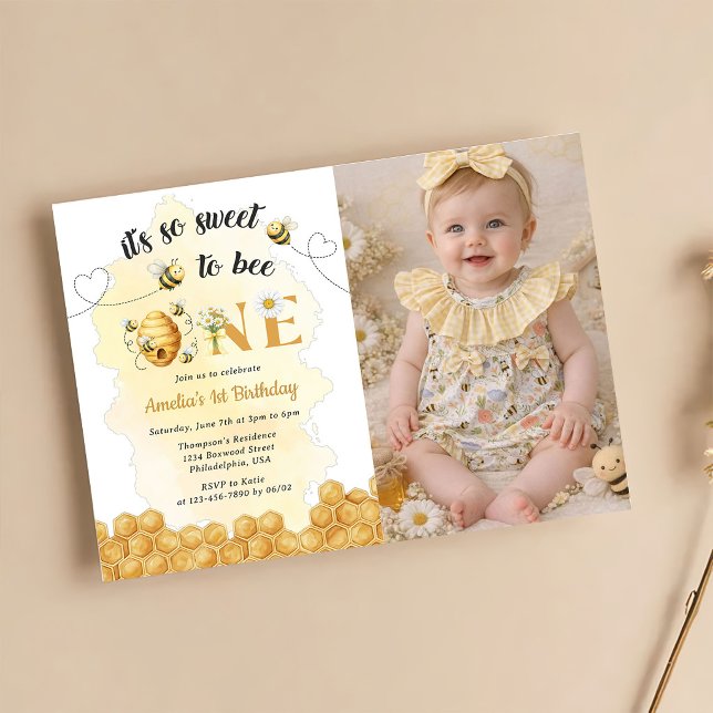Convites It's So Sweet To Bee Photo 1st Birthday Invitation (Criador carregado)