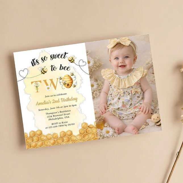 Convites It's So Sweet To Bee Photo 2nd Birthday Invitation (Criador carregado)