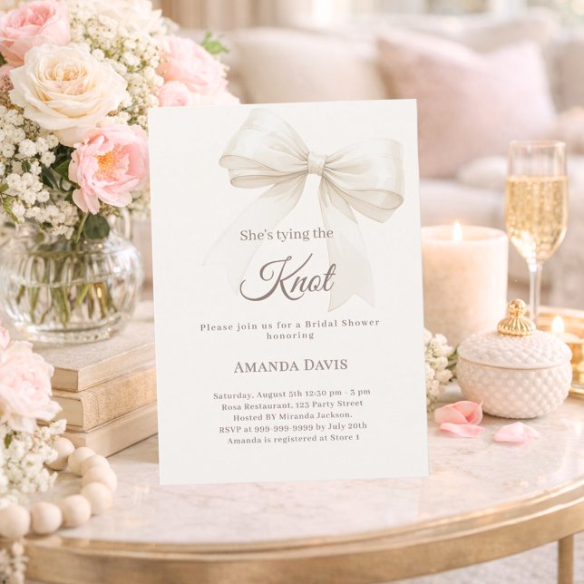 Convites Ivory She's tying the knot bow Bridal Shower (Criador carregado)