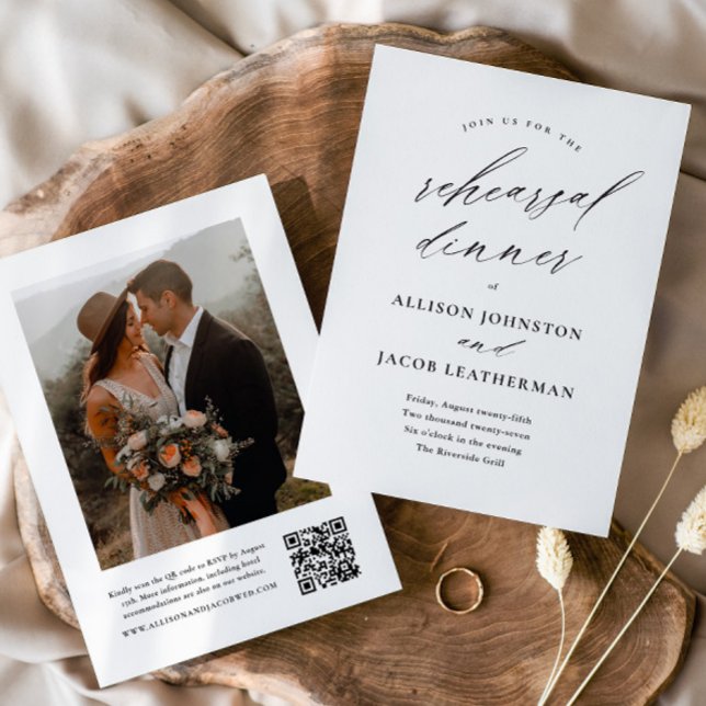 Convites Jantar de Ensaios de Casamento com QR Code Elegant (Elegant handwritten script wedding rehearsal dinner invitation with photo and QR code.)