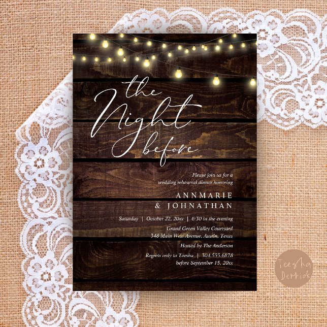 Convites Jantar de Ensaios de Casamento Romântico da Noite  (The Night Before Romantic Wedding Rehearsal Dinner Invitation Card in String Lights Brown Wood)