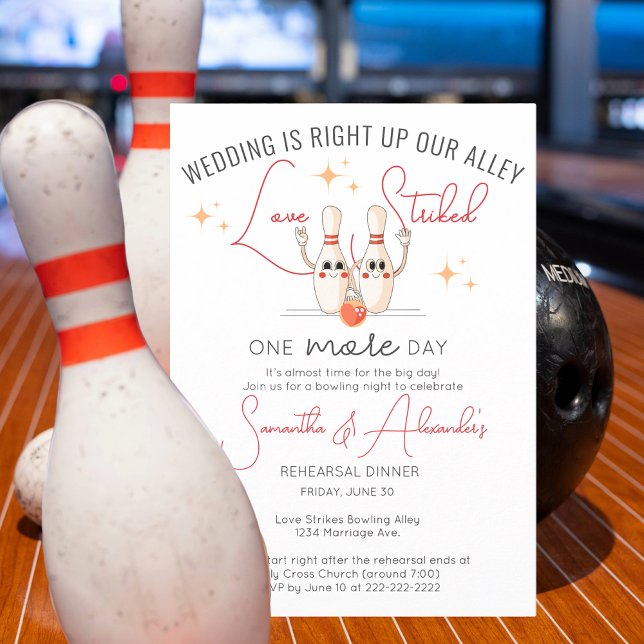 Convites Jantar de Ensaios de Noivado em Boliche Moderno (Modern Bowling Alley Engagement Rehearsal Dinner Invite Wedding is Right Up Our Alley Love Strike)