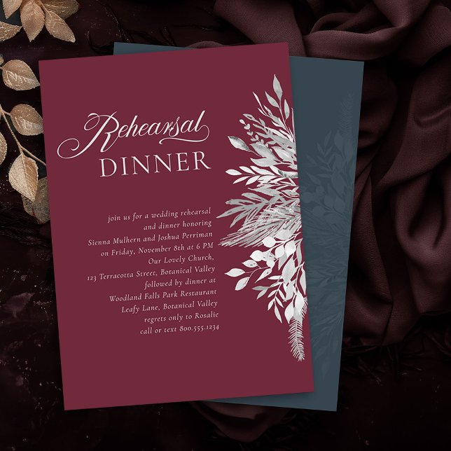 Convites Janto de Ensaio de Casamento Botânico de Cinzas de (Rehearsal Dinner invitation in Burgundy and Grey from the Foliage Duet Collection by Darling & May)