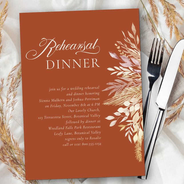 Convites Janto de Ensaio de Casamento Botânico de Terracott (Terracotta Rehearsal Dinner invitation with calligraphy and neutral fall foliage on burnt orange)