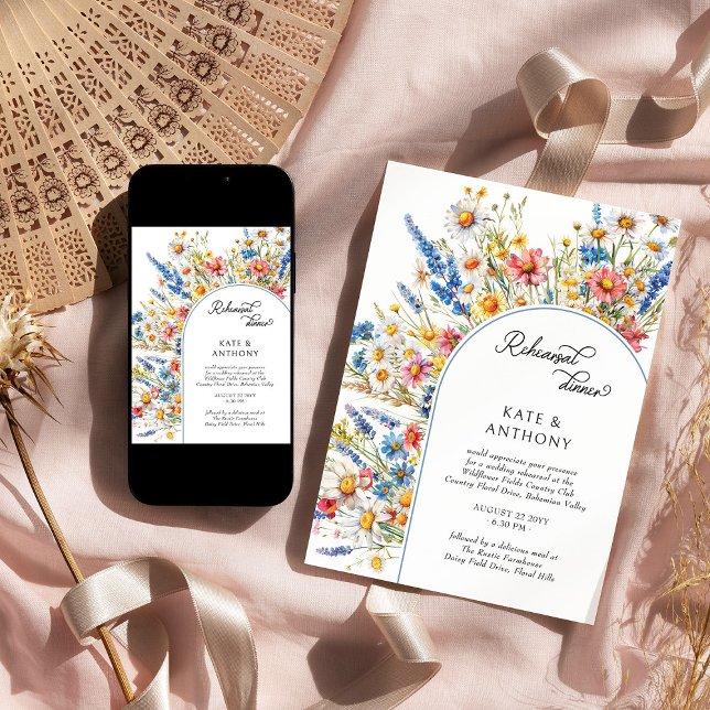 Convites Janto de Ensaio de Casamento de Arcos de Flores Se (Rehearsal Dinner Invitation from the Country Wildflower Wedding Collection by Darling & May)