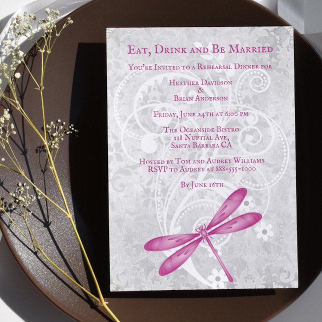 Convites Janto de Ensaio de Casamento de Dragonfly Magenta  (Magenta Dragonfly Wedding Rehearsal Dinner Invitation)