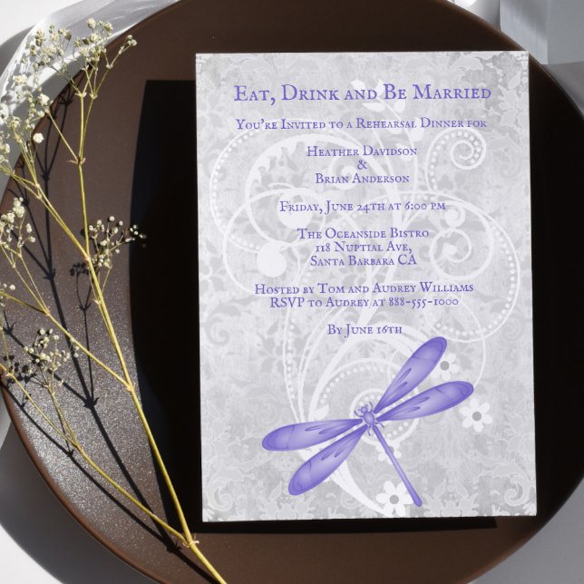 Convites Janto de Ensaio de Casamento de Dragonfly Roxo Con (Purple Dragonfly Wedding Rehearsal Dinner Invitation)