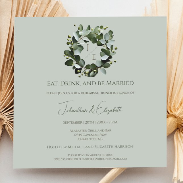 Convites Janto de Ensaio de Eucalyptus Wreath em Monograma  (Sage Green Modern Monogram Eucalyptus Wreath Wedding Rehearsal Dinner Invitation)
