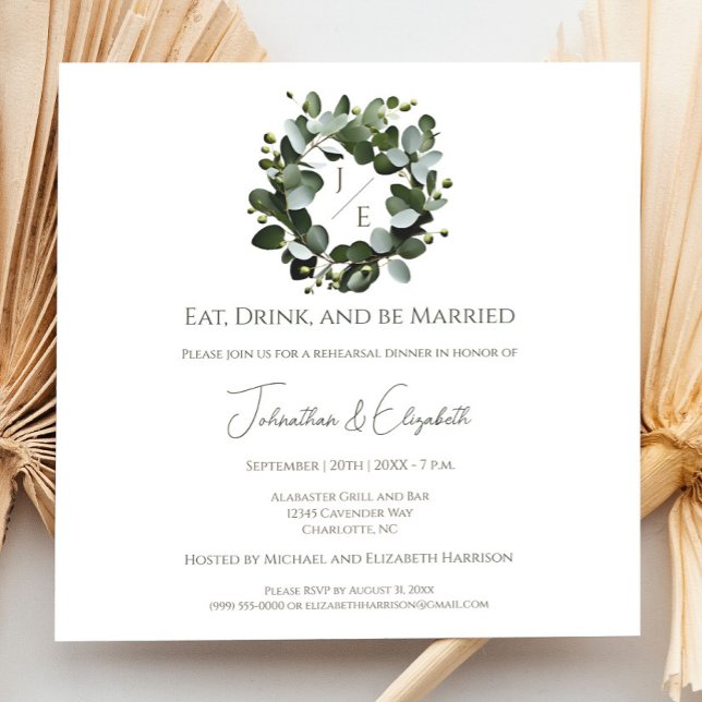 Convites Janto de Ensaio de Eucalyptus Wreath em Monograma  (White Modern Monogram Eucalyptus Wreath Wedding Rehearsal Dinner Invitation)