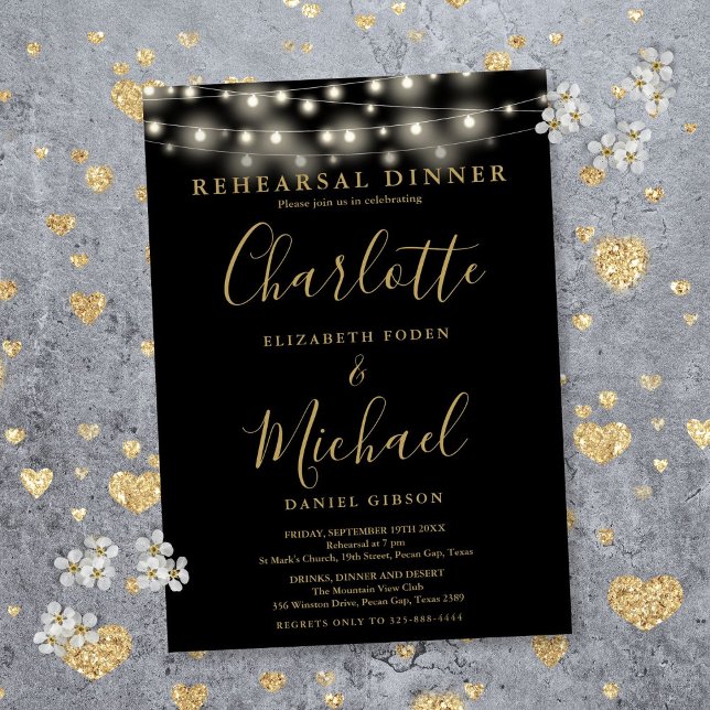 Convites Janto de Ensaio de Script Dourado Preto das Luzes  (String Lights Black Gold Script Rehearsal Dinner Invitation)