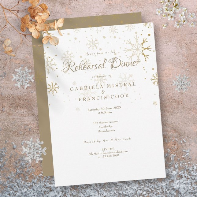 Convites Janto de Ensaio Dourado com Flocos de Neve (Gold Snowflakes Rehearsal Dinner Invitation)