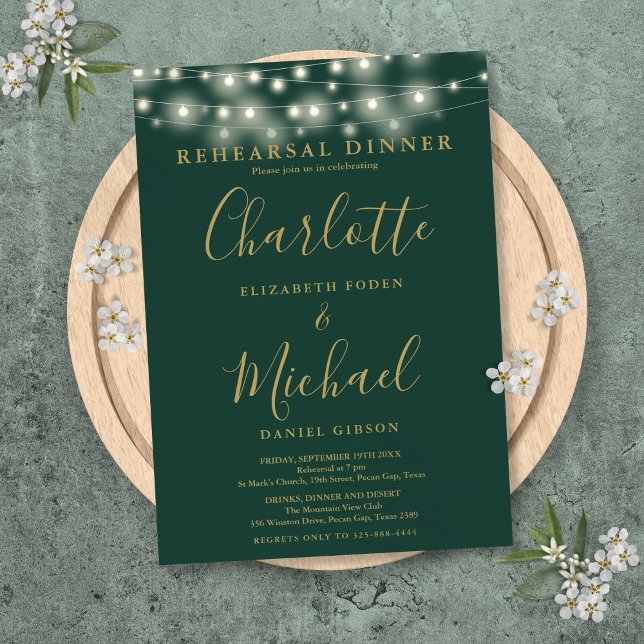 Convites Janto de Ensaios de Script Dourado Verde à Luz das (String Lights Green Gold Script Rehearsal Dinner Invitation)