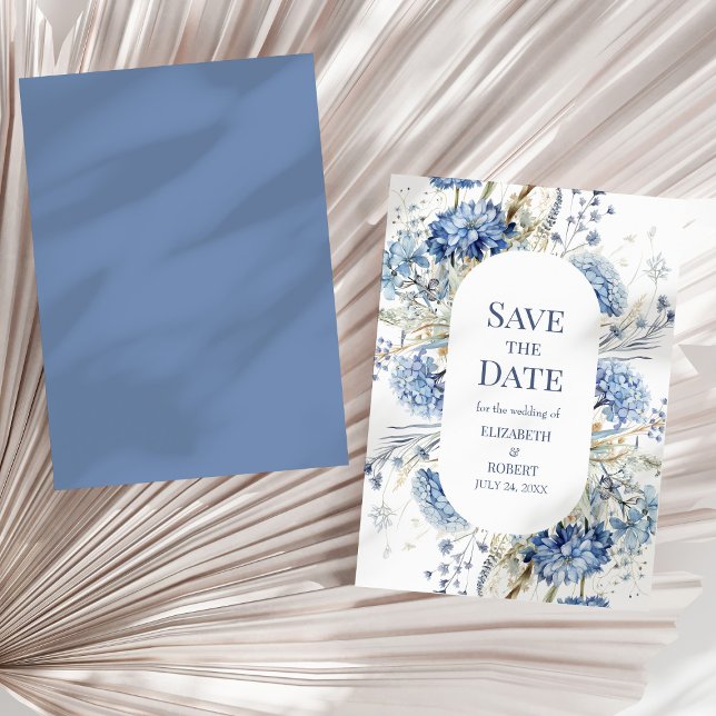 Convites Jardim da Flor Silvestre Azul Salvar a Data (French Blue Garden Wildflowers Save The Dates Invitation on a sunny dry palm leaf.)