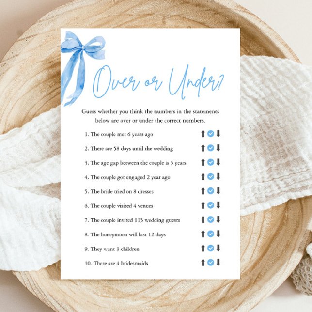 Convites Jogo de Chá de Noiva Elegante com Laço Azul Acima  (Modern Elegant Watercolor Dusty Blue Bow Over or Under Bridal Shower Game)