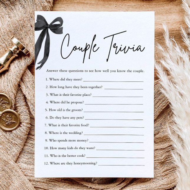 Convites Jogo de Trivia de Casal com Laço Preto para Chá de (Black Bow Couple Trivia Bridal Shower Game)