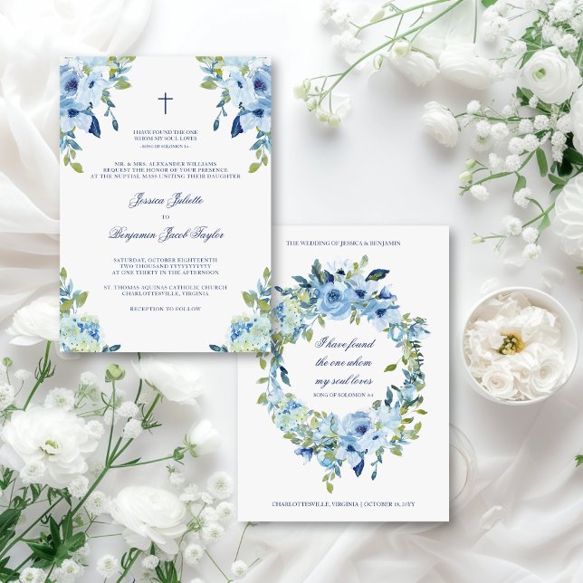 Convites Juliette Floral Dusty Casamento Católico Azul (This dusty blue, floral Catholic wedding invitation features a Bible verse on the reverse)