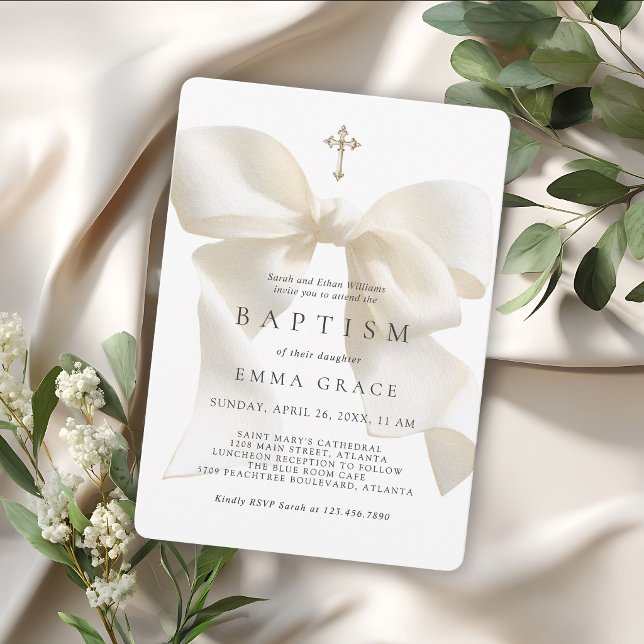 Convites Laço de Batismo de Menina Elegante Marfim (Invitation may be ordered in both printed and digital formats.)