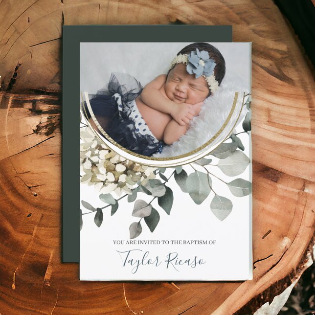 Convites Letra-Escrita Manuscrita Tipografia Wreath Baptism (Handwritten Script Typography Wreath Baptism Invitations from Ricaso. Add your own photo and text)