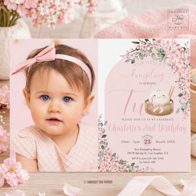 Convites Lindos Pequenos Dumplings Flor de Cerejeira 2º Ani (Zazzle Cute Little Dumpling Cherry Blossoms 2nd Birthday  photo picture Invitation )