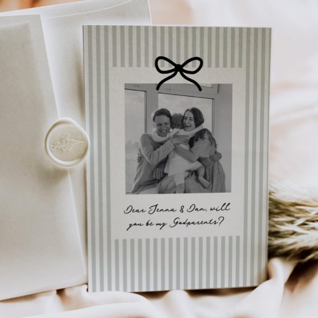 Convites Listras Verde Sage Proposta de Padrinhos (Zazzle Sage Green Stripes Godparents Proposal Invitation)