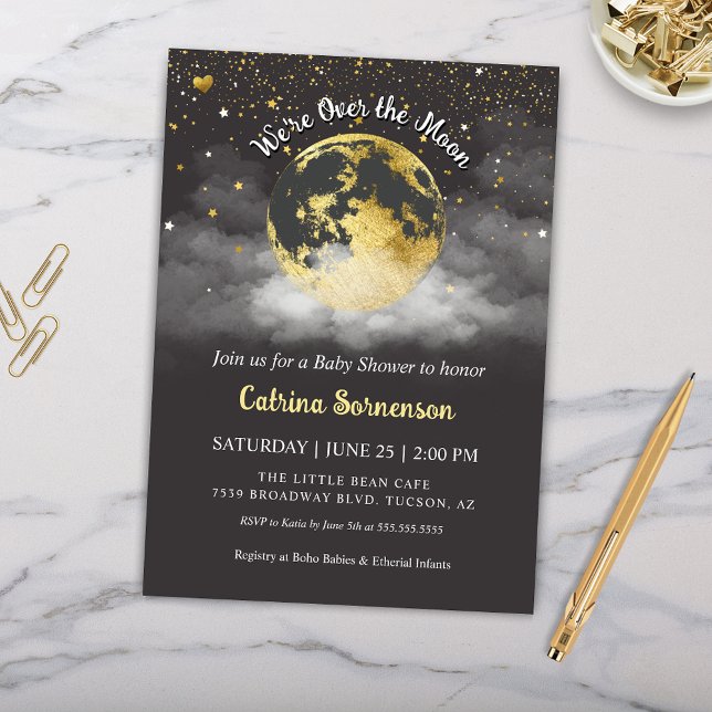 Convites Lua e estrelas Chá de fraldas Celestial Dourado (Modern Black and Gold Celestial Baby Shower Invitation with Over the Moon Theme)