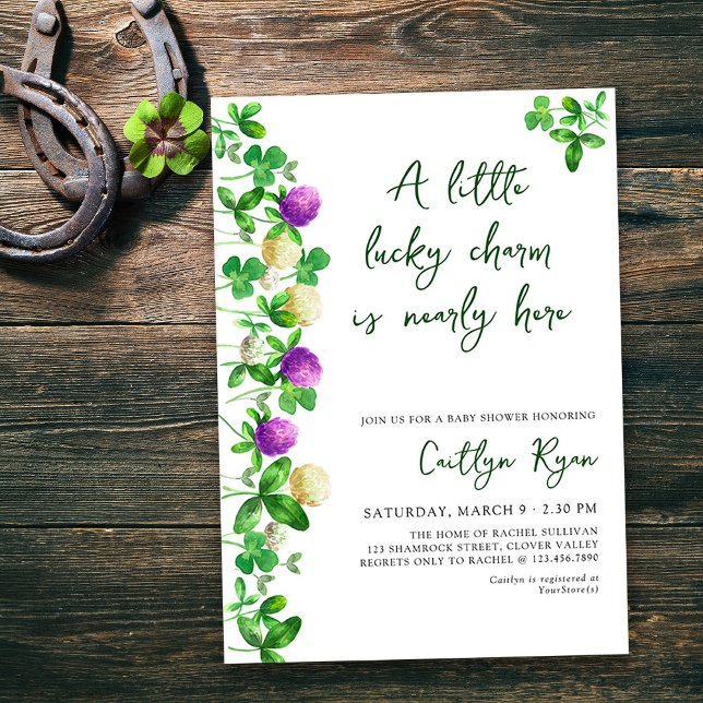 Convites Lucky Charm Shamrocks e Chá de fraldas de Vestuári (A little lucky charm is nearly here - irish themed gender neutral baby shower invitation)