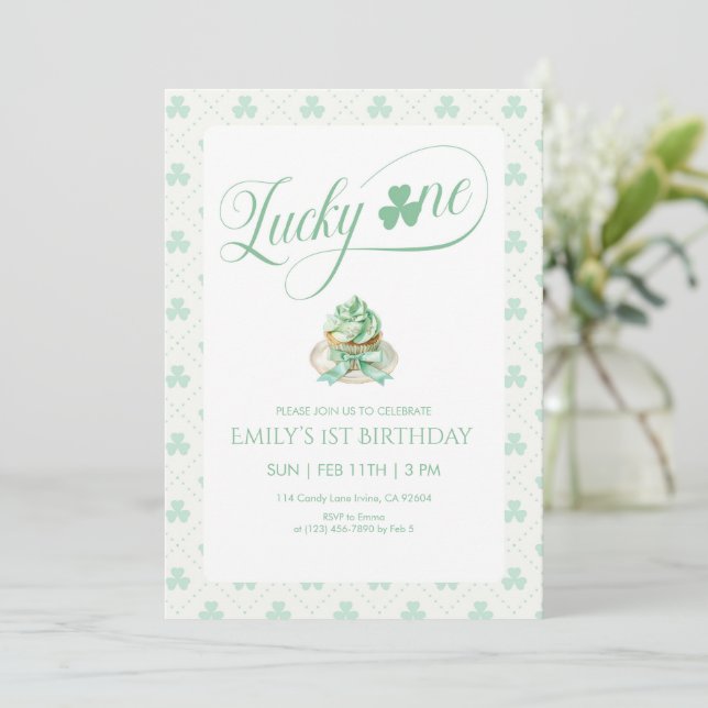Convites Lucky One Cupcake First Birthday (Em pé/Frente)