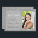 Convites Luxury Silver Glitter Sweet 16 Salve a data<br><div class="desc">Luxury Silver Sparkle Glitter Doce Dezesseis Monogramas Nome e Salva Inicialmente o Convite Fotográfico de Festa de aniversário de Data. Esta imagem para salvar o convite de data é perfeita para a Festa de aniversário Sparkle Glitter Sweet 16 que procura celebrar no estilo. Você pode atualizar o cartão de convite...</div>