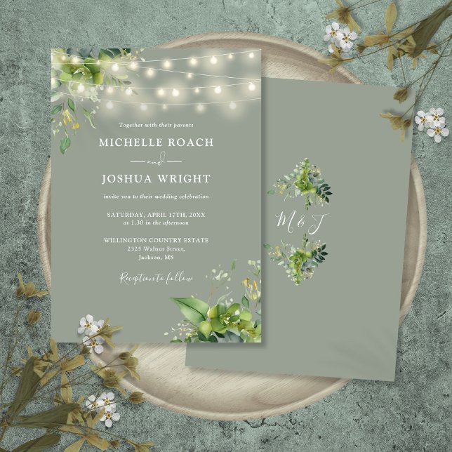 Convites Luzes de Corda com Folhagem Monograma Casamento Ve (String Lights Greenery Monogram Sage Green Wedding Invitation)
