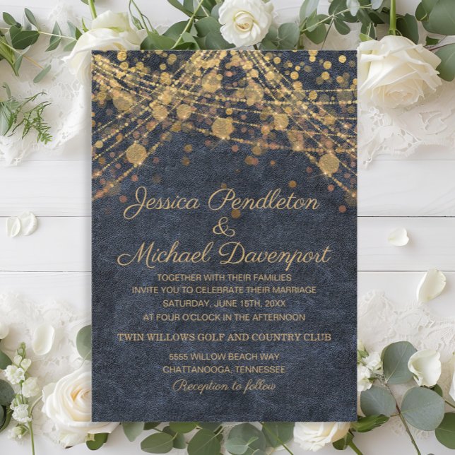 Convites Luzes de Corda Douradas Rústicas Glam para Casamen (Navy blue and gold string lights and bokeh rustic glam wedidng invitation)