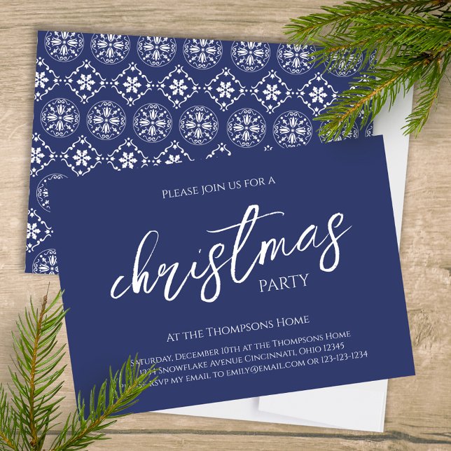 Convites Marinho Azul Festa de Natal Merry Personalizada (Christmas holiday party navy blue snowflake pattern and stylish calligraphy invitation. )