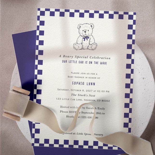 Convites Marinho Azul Verificado - Urso Teddy - Nosso Peque (Navy Blue Checkered Teddy Bear-Our Little Cub Baby Shower invitation)