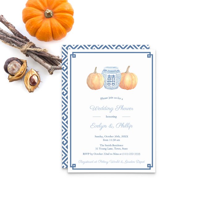 Convites Marinho de Abóbora de Pumpkin Chá de casamento Lar (Orange Pumpkins With Navy Blue And White Ginger Jar Greek Key Wedding Shower Party Invitation)