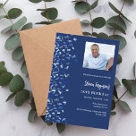 Convites Marinho de aniversário confetti<br><div class="desc">Um moderno,  elegante e convite. Um fundo azul marinho decorado com confete azul. Personalize e adicione fotos,  um nome e detalhes da festa. Texto branco.</div>