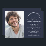 Convites Marinho de aniversário de 30 anos do Modern Photo<br><div class="desc">Aniversário de 30 anos do Partido Moderno do Homem Fotográfico Marinho Azul. Um design totalmente personalizável, basta substituir a foto de amostra por sua própria e personalizar o texto para seus detalhes. Você também pode alterar o plano de fundo azul do marinho em ambos os lados e a cor e...</div>