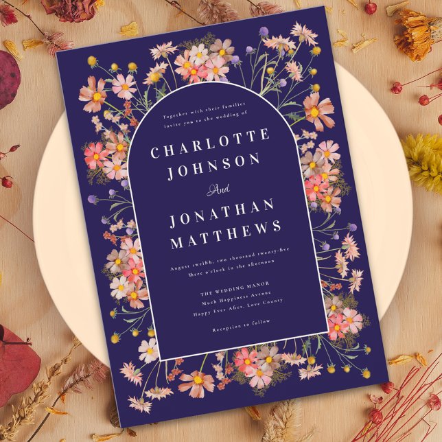 Convites Marinho de flor selvagem Casamento outono de laran (Wildflower arch elegant script navy blue burnt orange terracotta fall wedding invitation )
