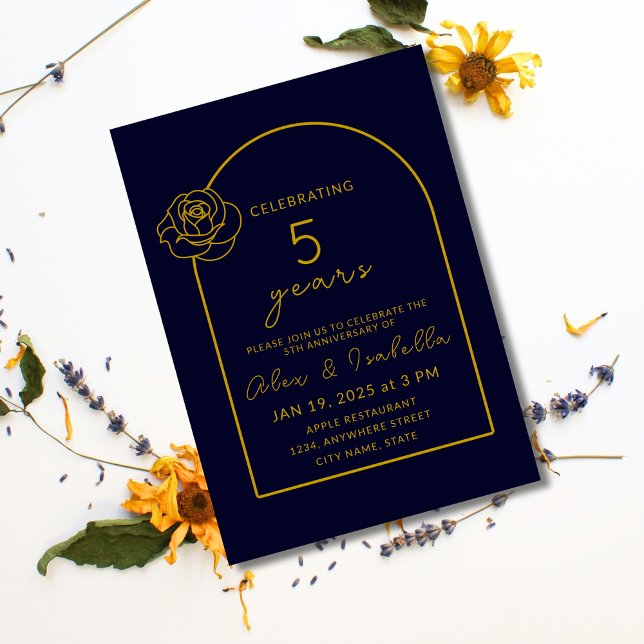 Convites Marinho moderno e aniversário Dourado de casamento (Modern, elegant, minimalist navyblueand gold custom 5th year wood wedding anniversary invitation.png)
