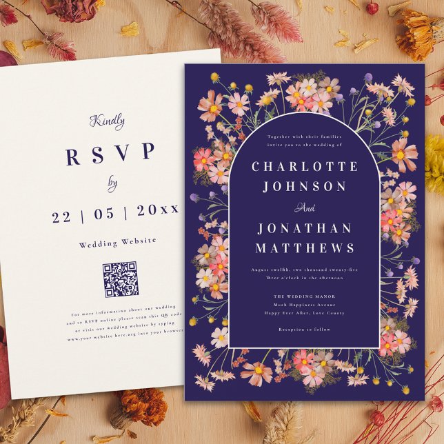 Convites Marinho Terracotta de Arch de Flor Selvagem (Elegant wildflower arch navy blue terracotta burnt orange peach fall wedding invitation With QR code)