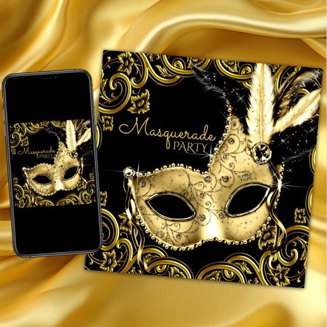 Convites Máscara de Pena Preta e Dourada Festa de Mascarada (Black and gold masquerade party invitation with beautiful gold mask and gold swirls. Any occasion.)