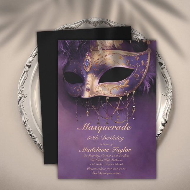 Convites Máscara de Veneza Dourada mascarada púrpura 50º An (masquerade 50th birthday party invitation glamorous antique gold purple venetian mask elegant modern)