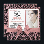 Convites Mau Rosa de 50 e Fabuloso |50.o aniversário<br><div class="desc">Rosa dourado maceração negra | 50º Aniversário. Cinquenta e fabuloso! Um belo e elegante roseiro rosa-rosa, brilho floral damasco 50º Convites de festas de aniversários que você pode personalizar e enviar sua cinquenta celebração de festa de aniversário. No centro do arco rosa bonito. Substitua a foto da amostra pela sua....</div>