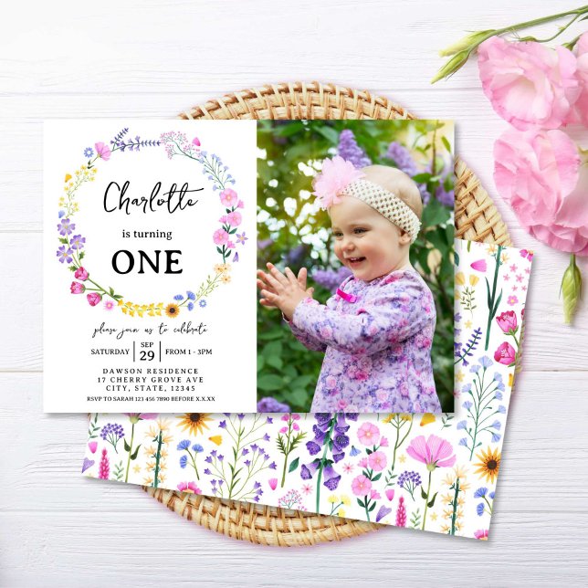 Convites Menina Flor Silvestre Aniversário de 1 ano Foto Fl (Wildflower Girl 1st Birthday Floral Photo Invitation)