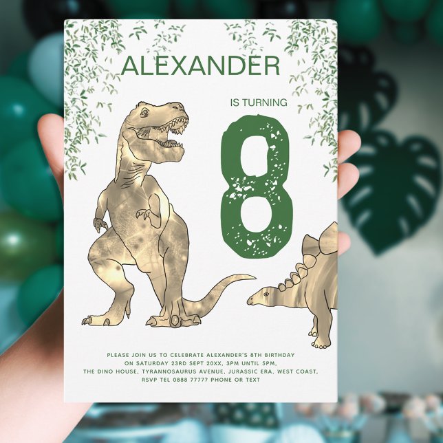 Convites Meninos da Festa de aniversário da selva de dinoss (Dinosaur Jurassic jungle 8th birthday party invitation with fun T-Rex stegosaurus and green foliage )