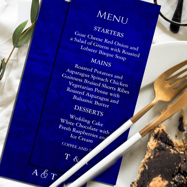 Convites Menu Dark Moody Royal Blue com ranhuras (Dramatic and chic, our scratched blue invitation with elegant white calligraphy.)