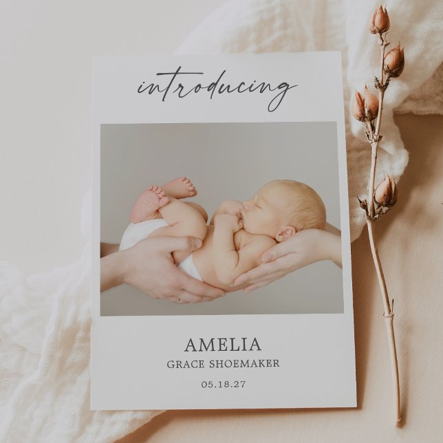 Convites Minimal Introducing Photo Baby Announcement Card (Criador carregado)